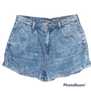 American Eagle Womens Mom Jean Shorts Size 8. 
Medium wash.